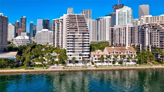 Foto del edificio - 520 Brickell Key Dr