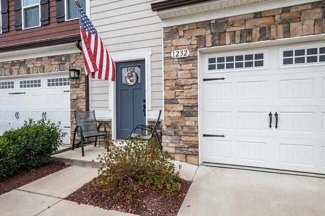 Building Photo - 1232 Savannah Ave