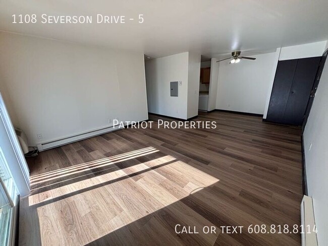 Building Photo - 1 bedroom/ 1 bath apartment in Sun Prairie...