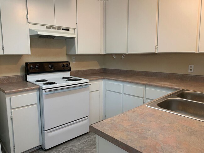 Building Photo - 2 bed / 1 ba house - Yuba City