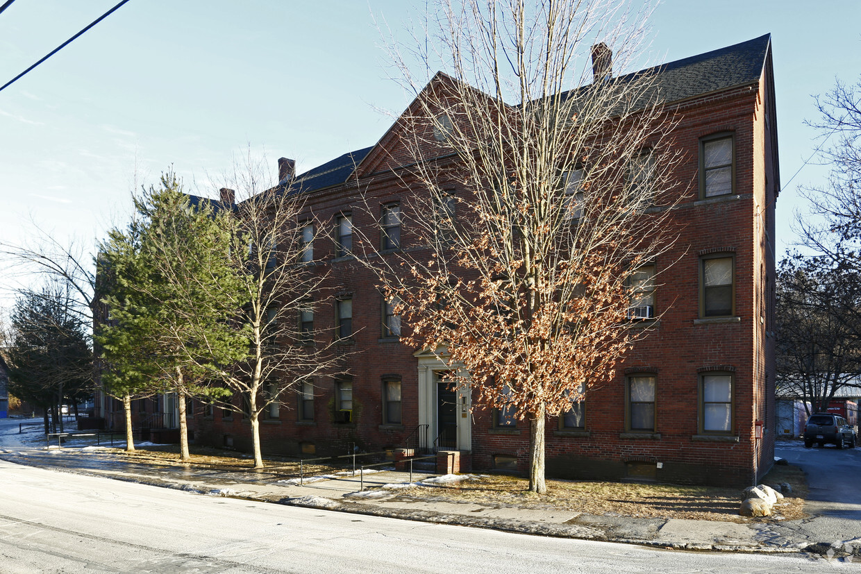 Building Photo - 151-169 Green St