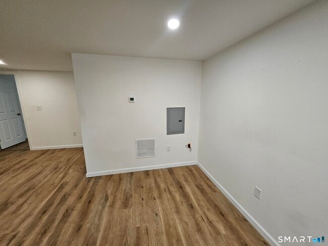 Building Photo - 410 Main St