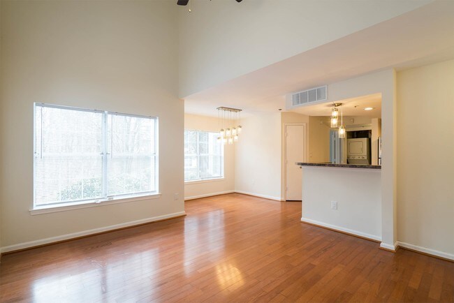 Building Photo - 10535 Beacon Ridge Dr
