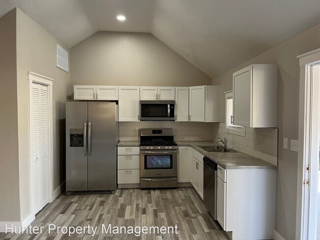 Building Photo - 2 br, 2 bath House - 3010 W Madison St
