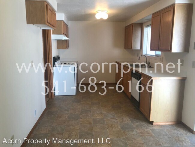 Building Photo - 2 br, 2 bath House - 1016 Colony Pond Drive