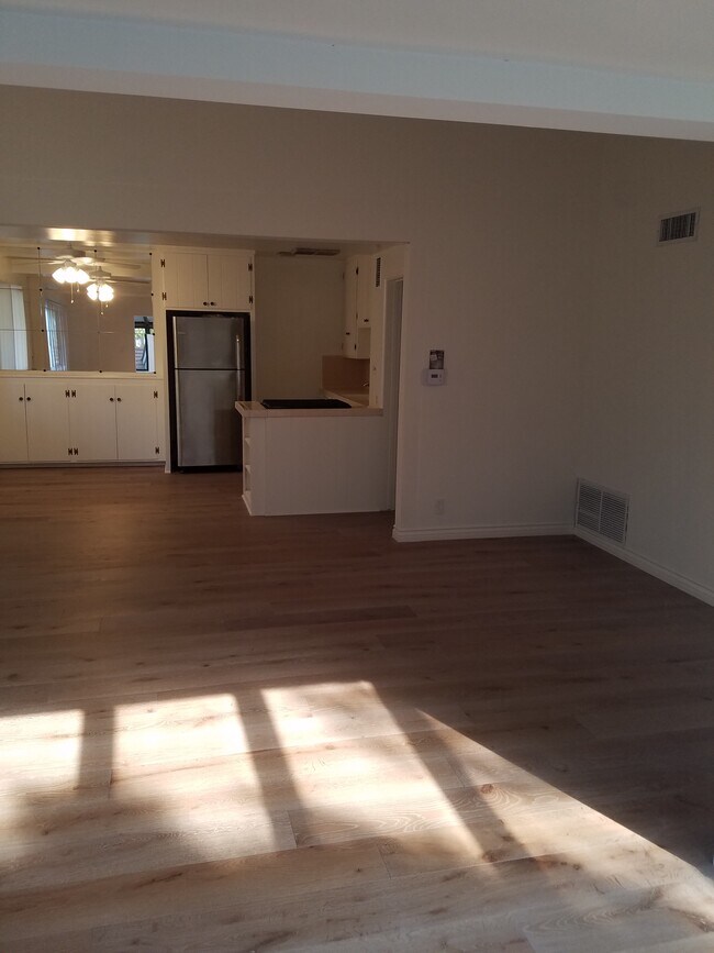 Building Photo - 3325 Primera Ave