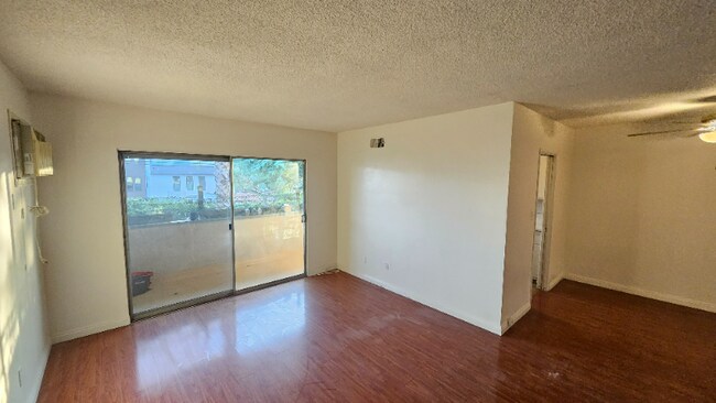 Foto del edificio - 8315 Clinton Ave