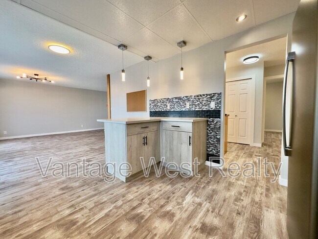 Photo du bâtiment - 3717 Webber Rd