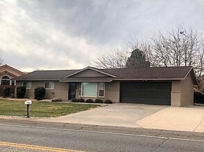 Building Photo - 2904 Bloomington Hills Dr