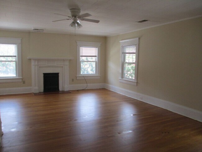 Building Photo - Charming 2br 1ba Condo in Five Points! Ava...