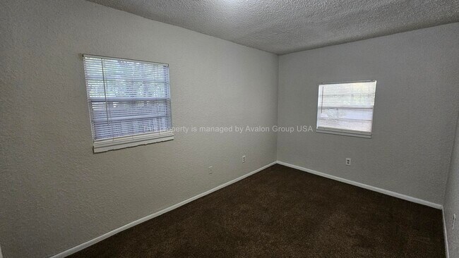 Foto del edificio - 9658 Gibson Ave