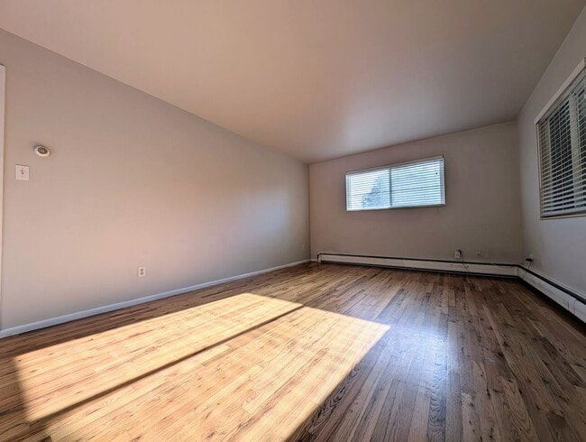 Building Photo - Executive 2 bedroom in the heart of sugarh...