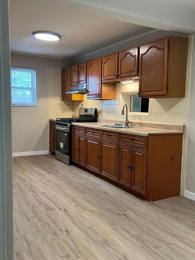 Foto del edificio - Spacious and Freshly Remodeled in Ritenour...