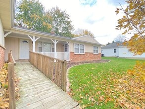 Building Photo - 5969 Crestmoor Dr SE