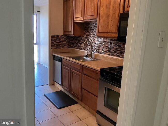 Building Photo - 7246 Donnell Pl