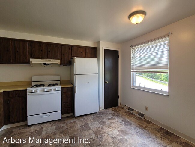 Building Photo - 2 br, 1.5 bath House - 1753 Patrick Place