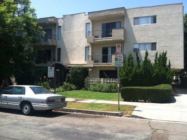 Building Photo - 739 N Croft Ave