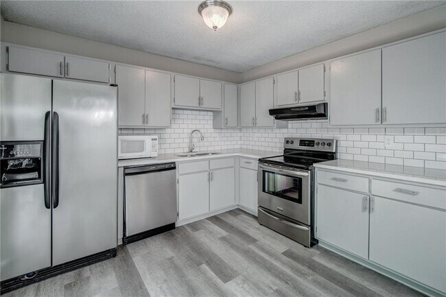 Foto del edificio - 4084 Hidden Hollow Dr