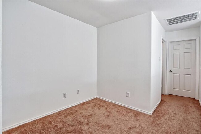 Foto del edificio - 74 Blue Creek Ct