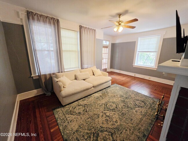 Foto del edificio - 146 W 6th St