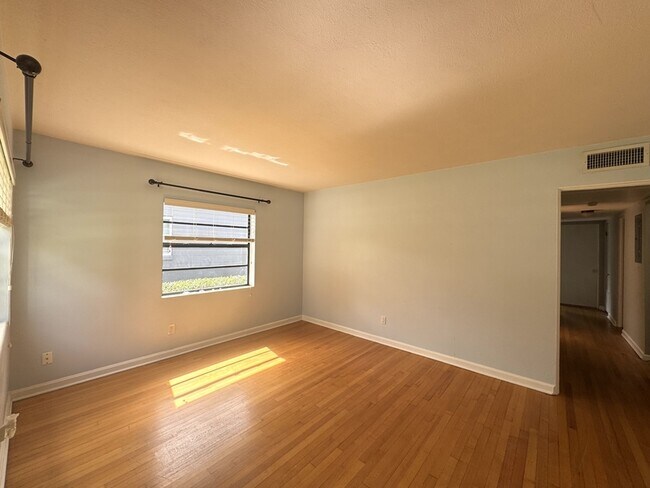 Foto del edificio - 322 E Jersey St