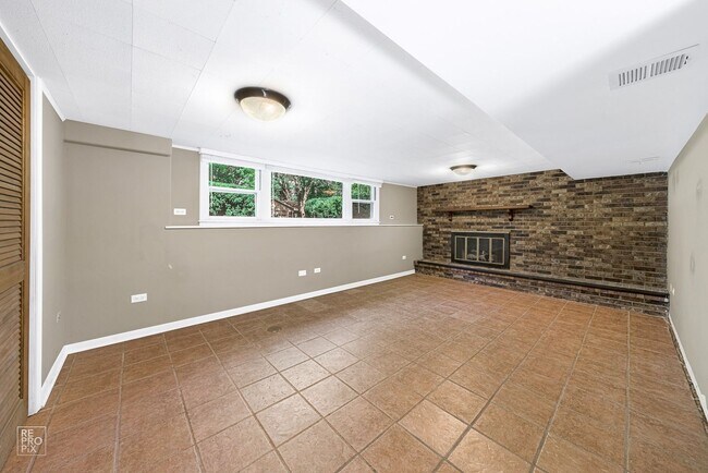 Foto del edificio - Three bedroom single family home close to ...