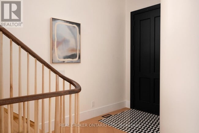 Building Photo - 256 Major St