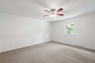 Building Photo - 325 Clavale Dr