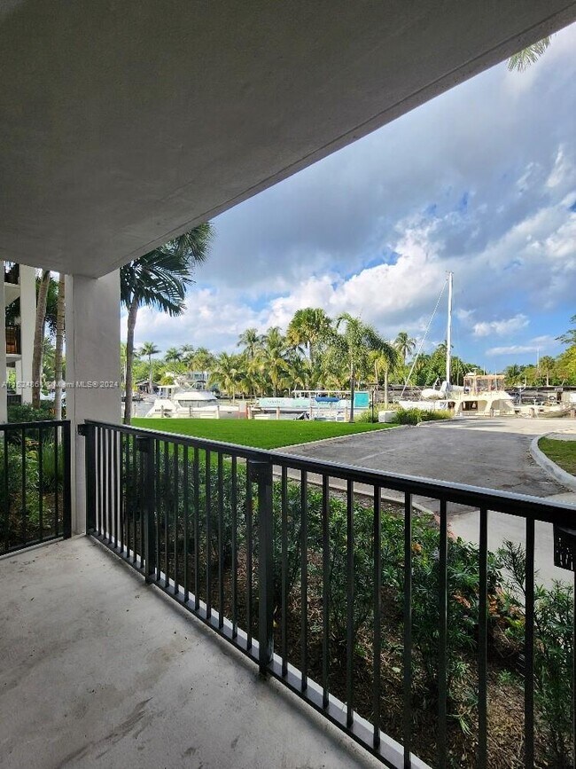 Foto del edificio - 1301 River Reach Dr