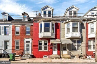 Building Photo - 34 N Sherman St