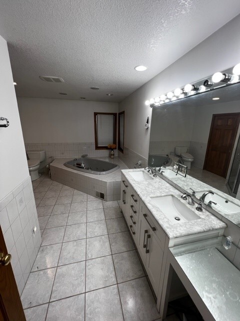 Building Photo - 1020 Woodlake Rd