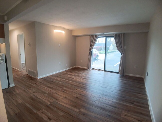 Building Photo - Blacksburg, 2 BR / 1 BA Available July 14,...