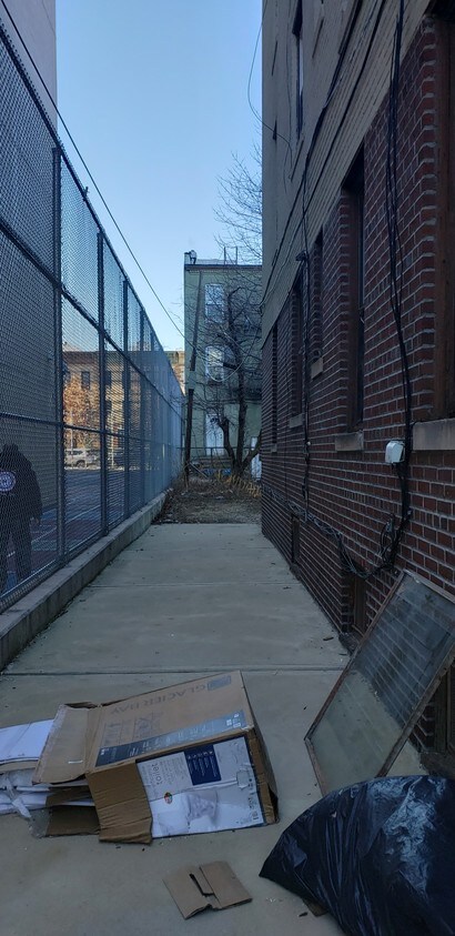 Building Photo - 30-32 43rd St