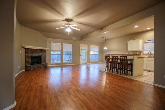 Foto del edificio - Darling Home In Jenks Schools!