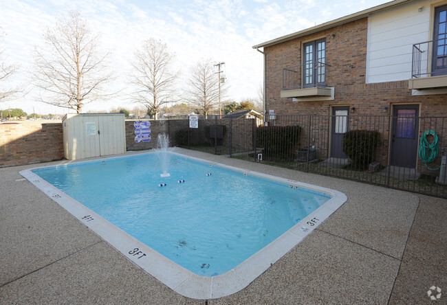 Building Photo - Highlands of Grand Prairie