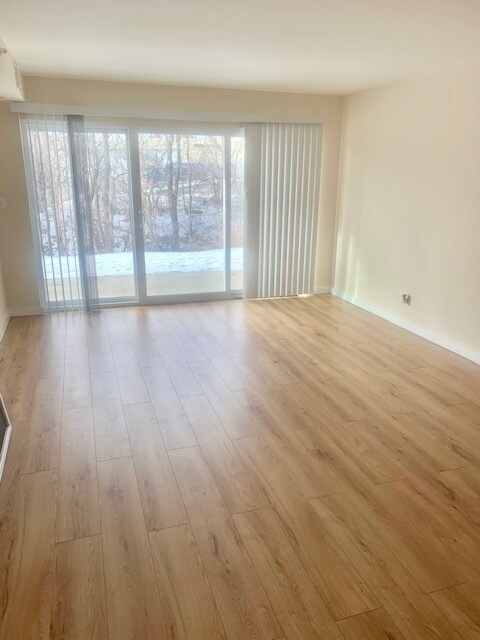 Foto del edificio - 5201 Carriage Way Dr