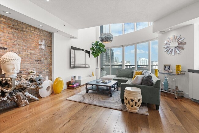 Foto del edificio - 60 SW 13th St