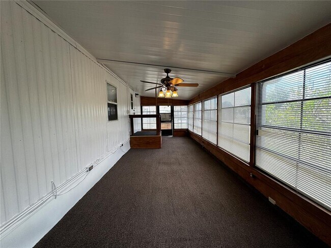 Foto del edificio - 1350 County Dr