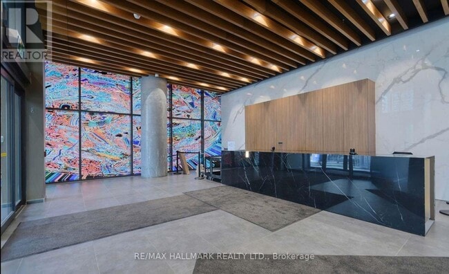 Building Photo - 161 Roehampton Ave