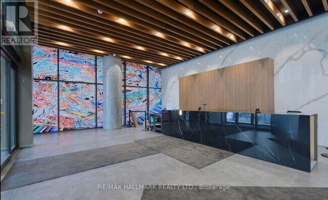 Photo du bâtiment - 161 Roehampton Ave