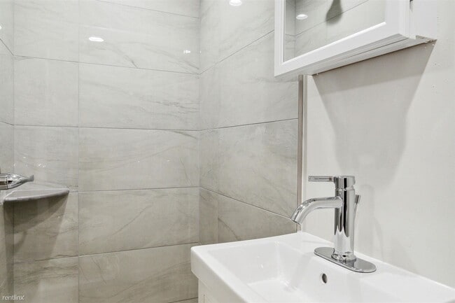 Foto del edificio - 3 br, 3 bath Triplex - 2025 N 16TH ST Unit A