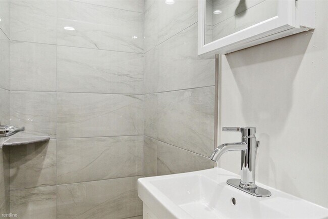 Foto del edificio - 3 br, 3 bath Triplex - 2025 N 16TH ST Unit...