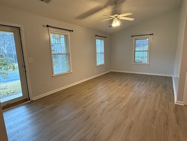 Foto del edificio - 8125 Cadmium Ct