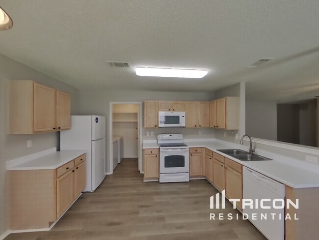 Building Photo - 537 Linacre Dr