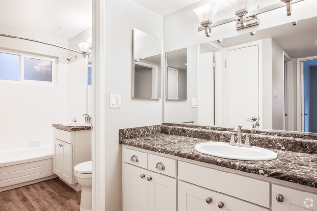 2BR, 1BA - Pinot Bathroom - Whitman Green