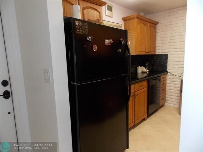 Building Photo - 159 Lakeview Dr