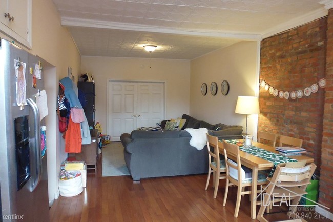 Building Photo - 473 Sackett St