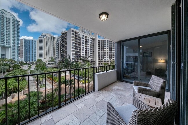 Building Photo - 520 Brickell Key Dr