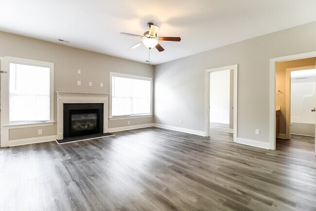 Foto del edificio - 445 Timber Meadow Lake