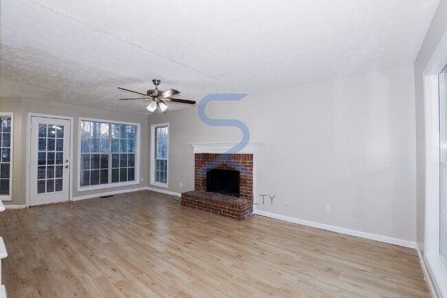 Building Photo - Move in before January 31st and choose your reward: a $250 Amazon Gift Card or a 55" Smart TV!